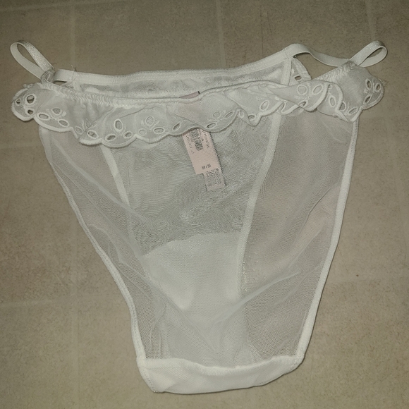 NWT Victoria secret white pantie - Picture 3 of 3